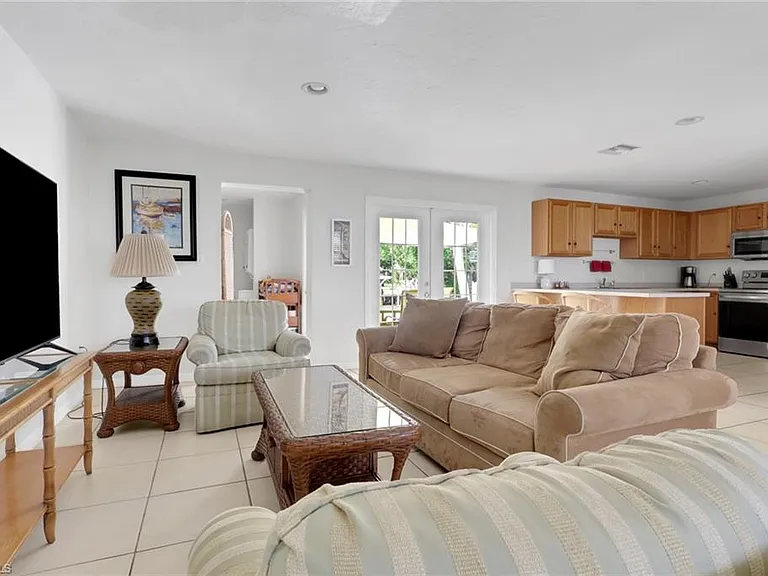2772 Riverview Dr — Photo 4