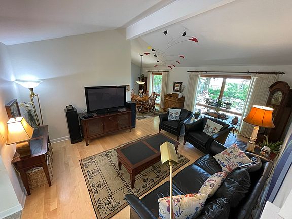 4th image of 814 E Hackberry Dr
