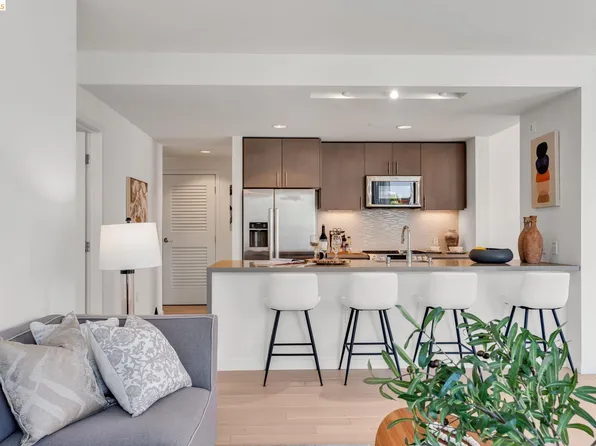 51 Innes Ct APT 204, San Francisco, CA 94124