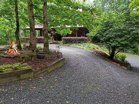 4th image of 70 Orlon Dr