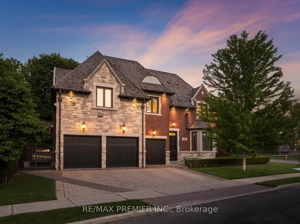 35 Normandale Cres, Toronto, ON M2P 1M7