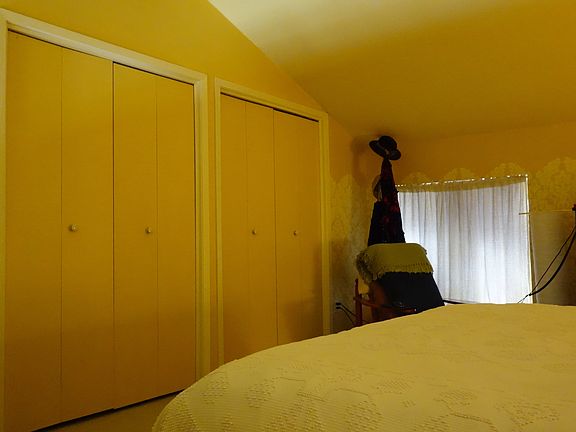 Closet is 11 ft long