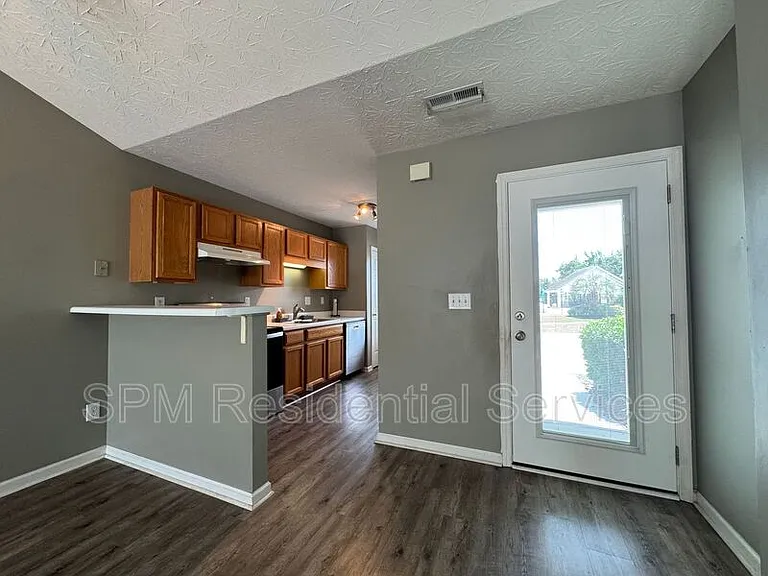 723 Sunseeker Dr — Photo 3
