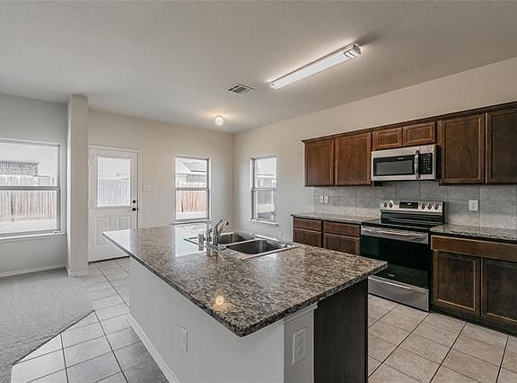 5th image of 2501 Old Farm Dr