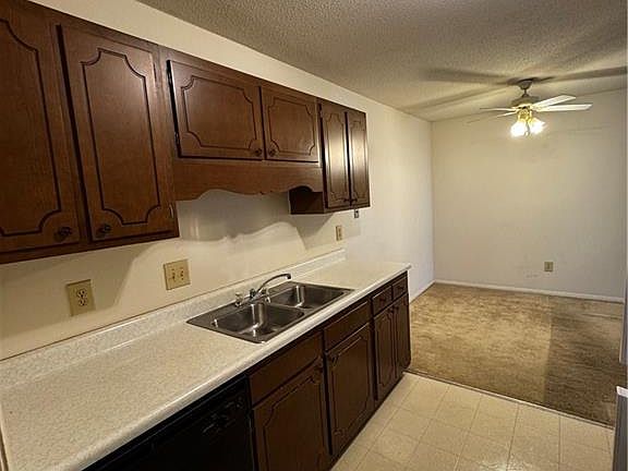 3rd image of 2200 Sunderland Rd APT 135K