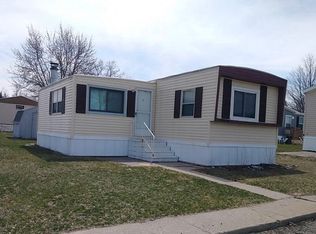 61 Grant Dr, Highland, MI 48357