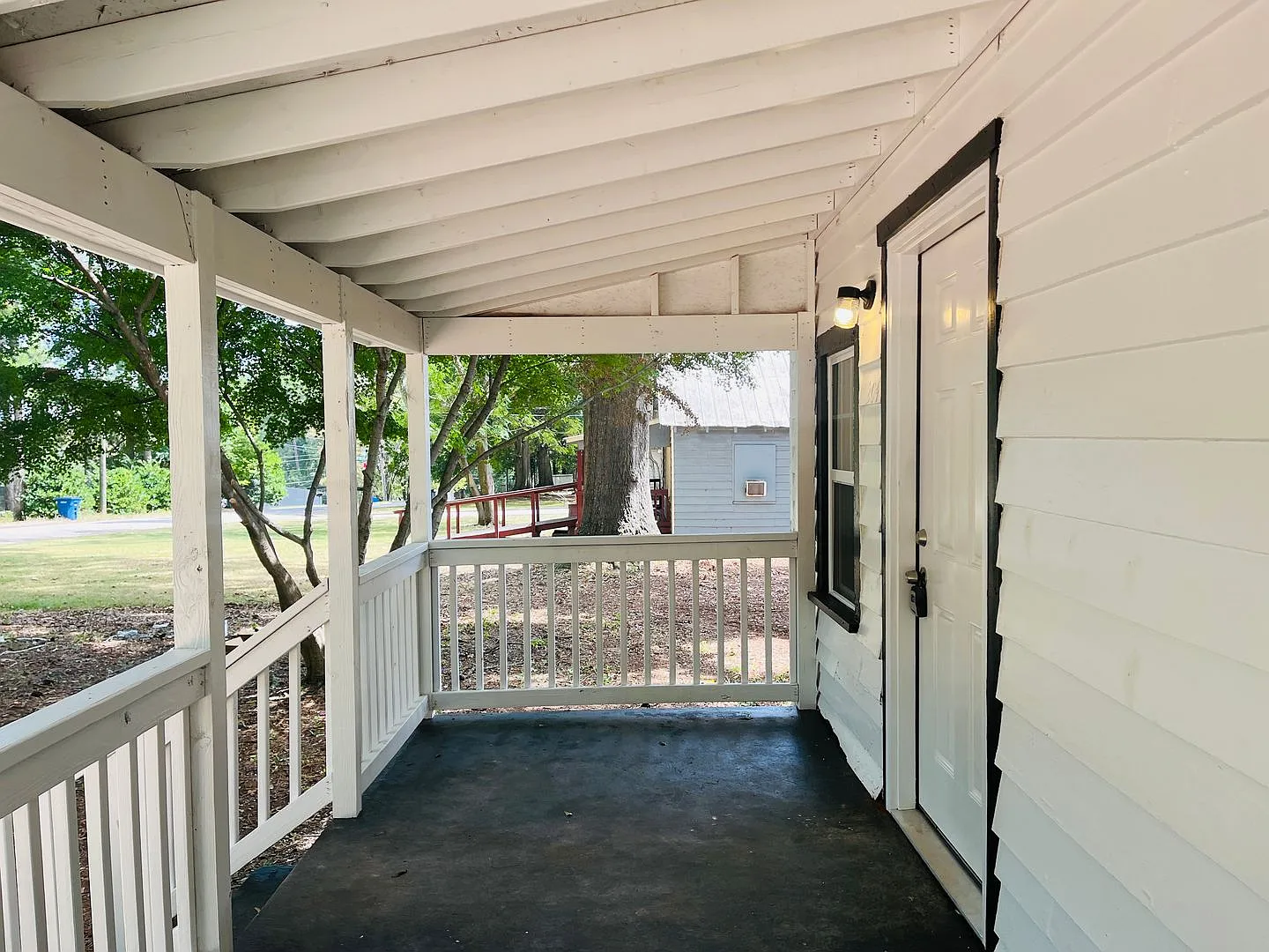 WOW! Newly renovated 2 bedroom, 1 bathroom property, minutes from Downtown Lagrange! Must See — Photo 4