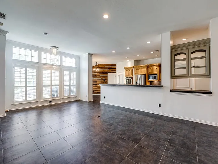 4684 Old Pond Dr — Photo 2
