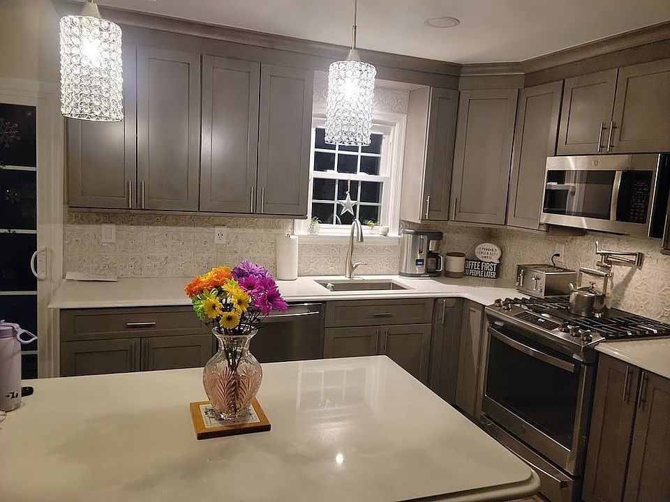 2nd image of 66 Oak Knoll Rd