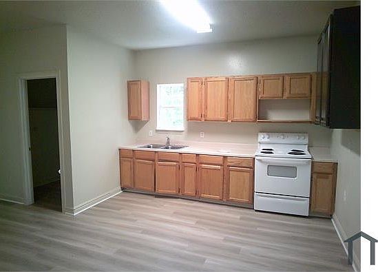 5th image of 710 S San Dario Ave