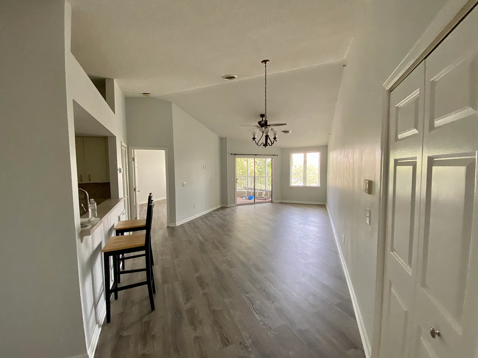 2 bed, 1150 sqft, $1,700 — Photo 3