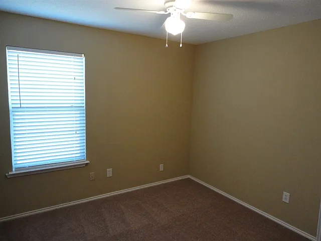 1409 Ashview Cir — Photo 8