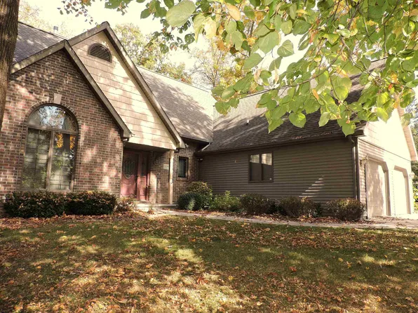 2398 Burnwood Dr, Oshkosh, WI 54902