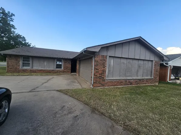 1841 NW Crosby Park Cir, Lawton, OK 73505