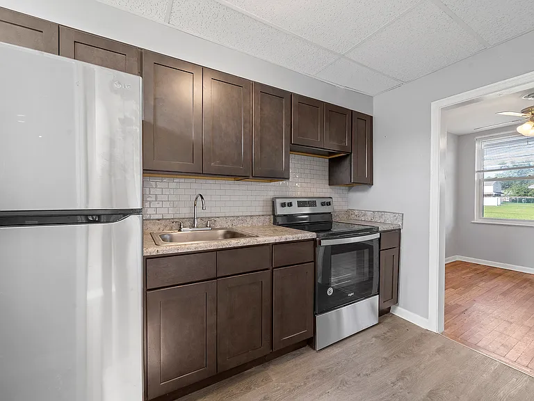Glen Park Townhomes — Photo 3