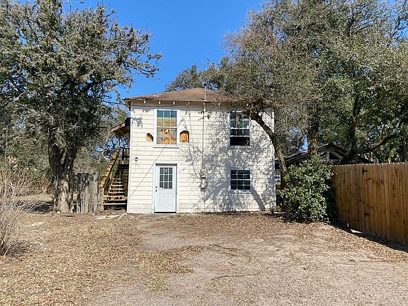 3rd image of 203 E Fannin St