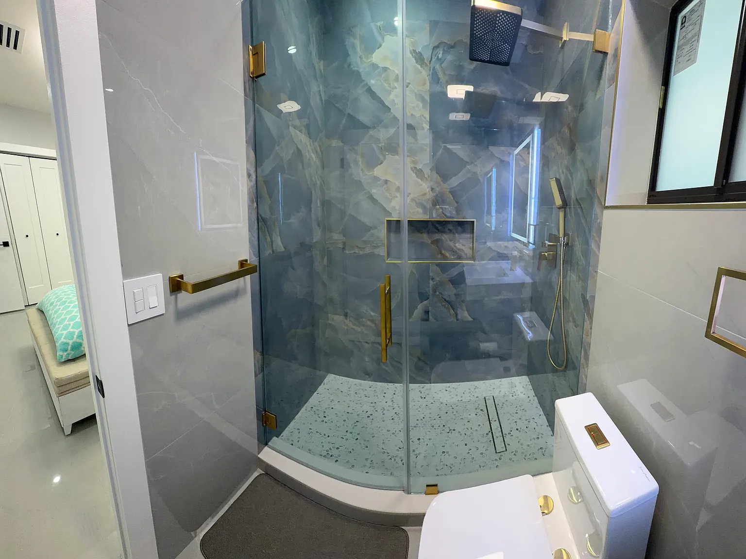 1 bed, 1.5 bath, $2,600 — Photo 3