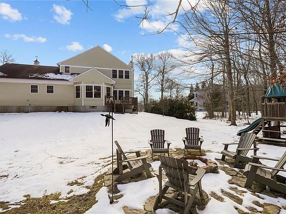 5th image of 451 Westmoreland Ln N