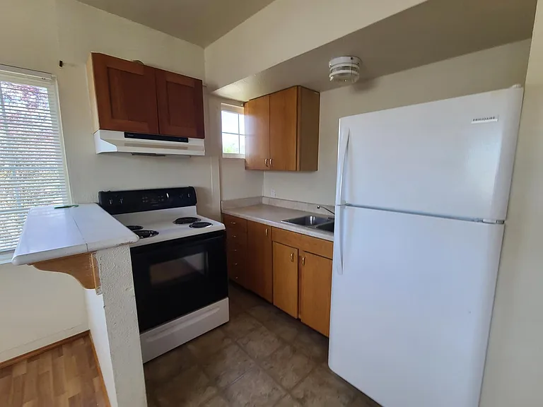 208 N 1st St #6 — Photo 5