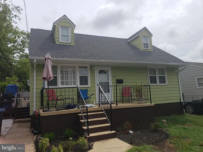 1st image of 1505 Airport Ave
