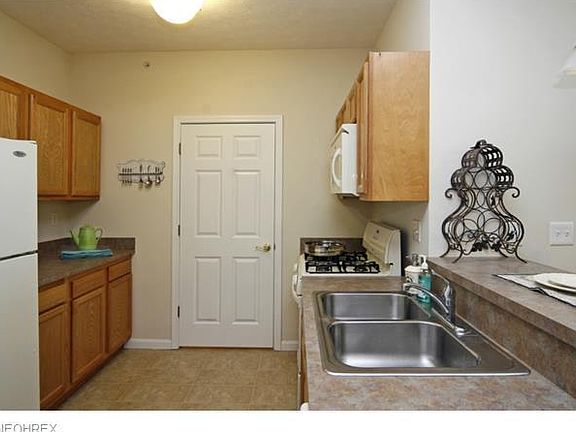 3rd image of 616 Aqua Marine Blvd Condo Lake Erie