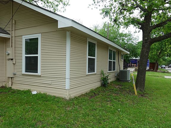 2nd image of 907 Hall St