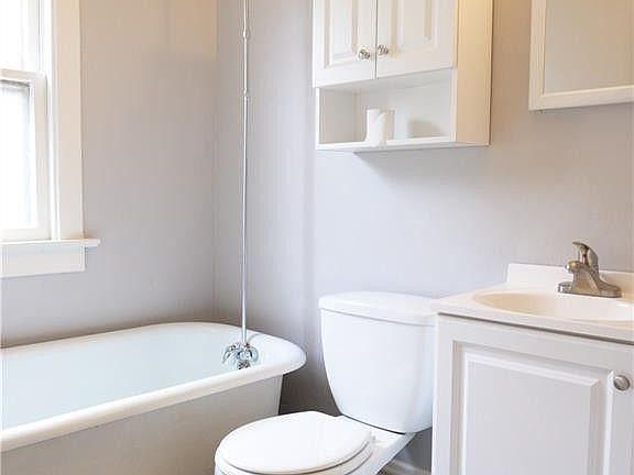 3rd image of 1290 Gladys Ave Unit 2