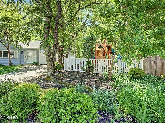 2nd image of 2528 Lexington Court
