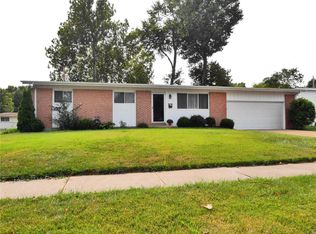 370 Skylark Dr, Florissant, MO 63031