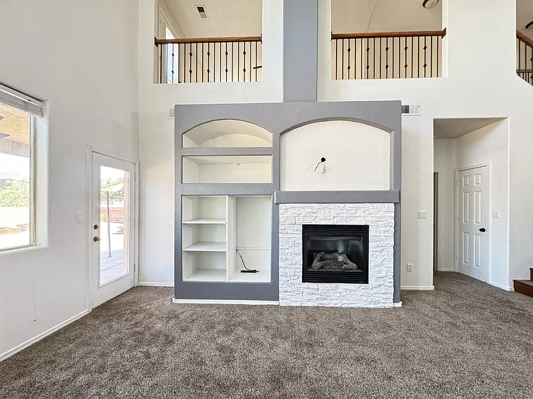 2036 Violeta Way SE — Photo 3