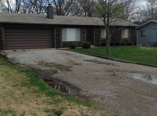 3414 Henry Dr, Imperial, MO 63052
