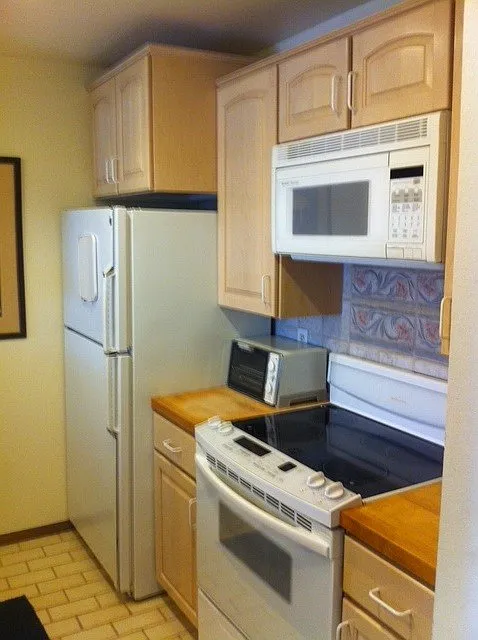 2 bed, 983 sqft, $3,300 — Photo 3