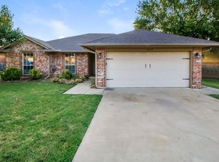 1913 N Shawnee Trl, Choctaw, OK 73020