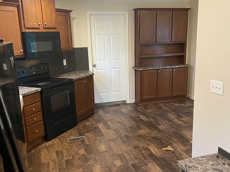 408 Pitts Cir — Photo 12