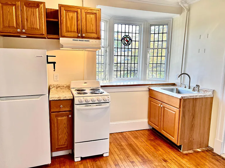 445 S Main St #6 — Photo 5