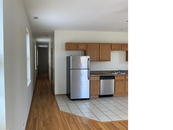3rd image of 6137 S King Dr #3