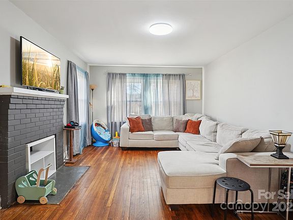 3rd image of 148 Linwood Dr