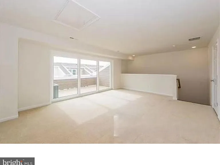 13 Bond St — Photo 7