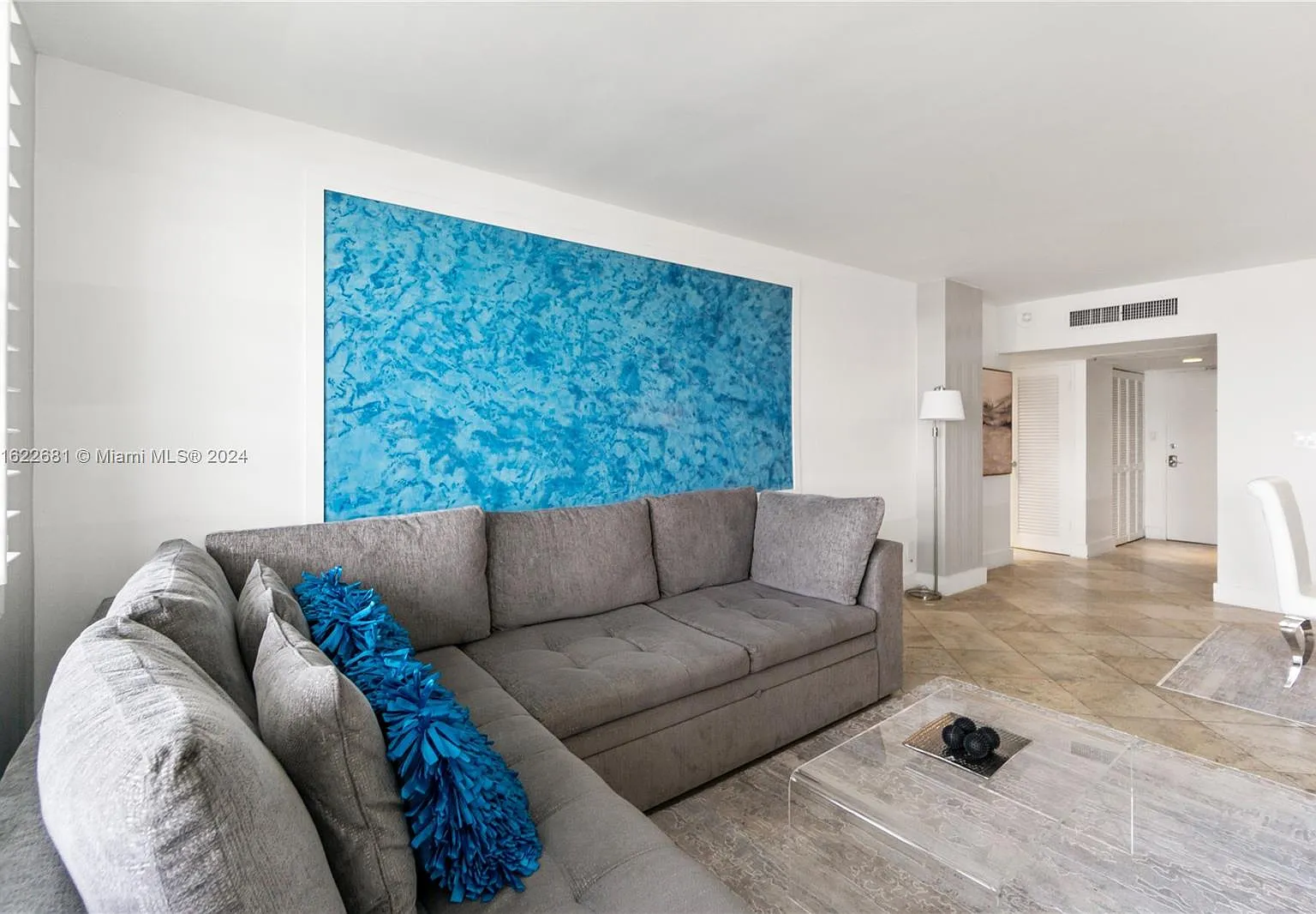 The Decoplage Condo — Photo 3