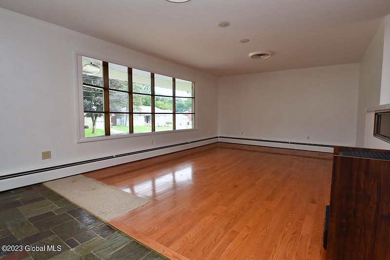 4th image of 1000 Sandy Lane