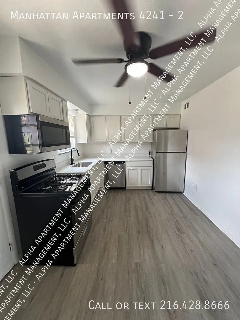Spacious 3 bedrooms right in Brunswick — Photo 3
