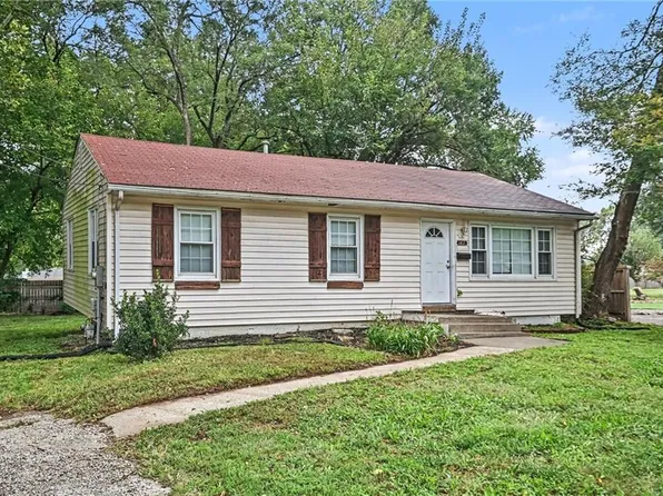 2425 S Lees Summit Rd, Independence, MO 64055