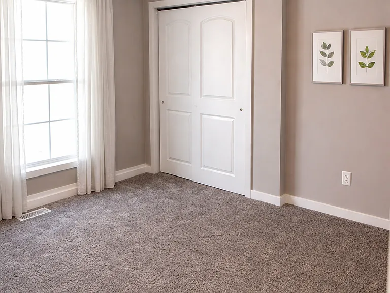 208 E Franklin St #208 — Photo 4