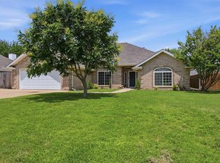 912 Wheeler Creek Dr, Gainesville, TX 76240