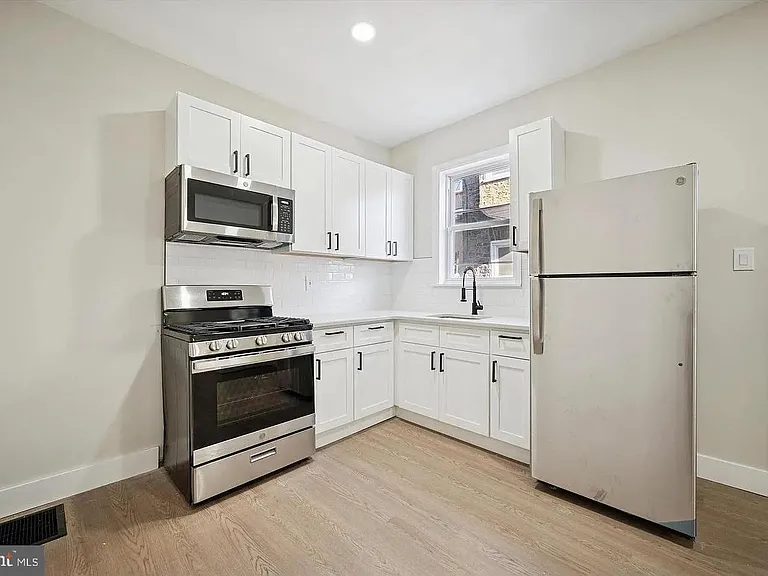 75 E High St #1 — Photo 2