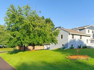 2334 Western Ave N, Roseville, MN 55113