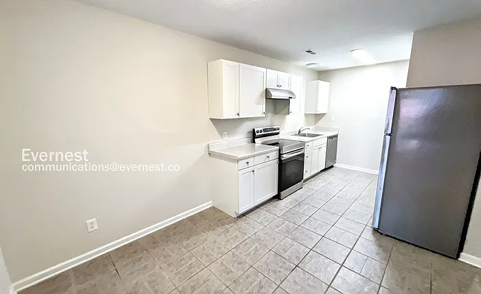 2 bed, 1.0 bath, 990 sqft, $999 — Photo 3