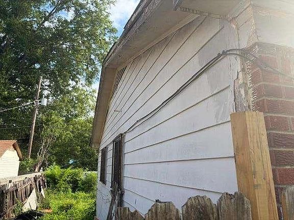 2nd image of 736 Leacrest Ave