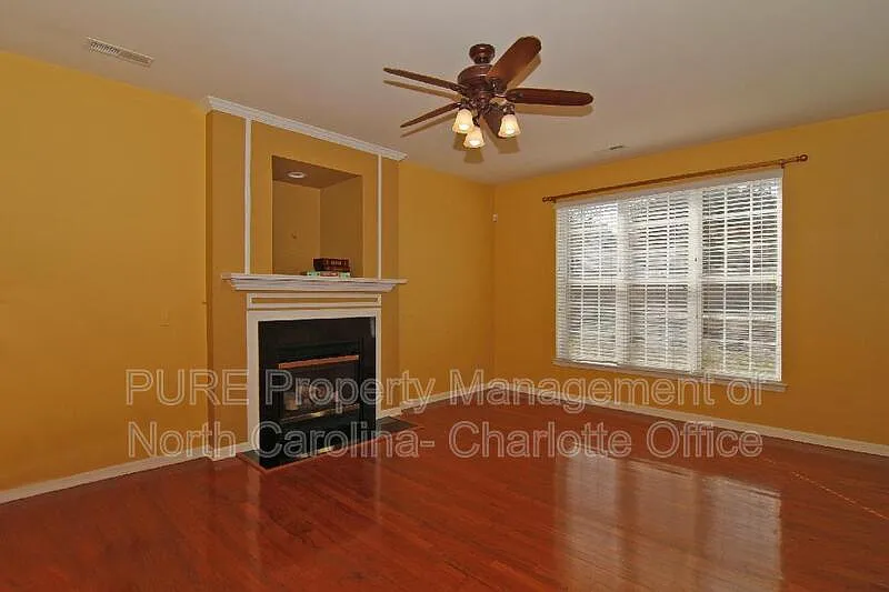 5 bed, 3.0 bath, 2600 sqft, $2,699 — Photo 3