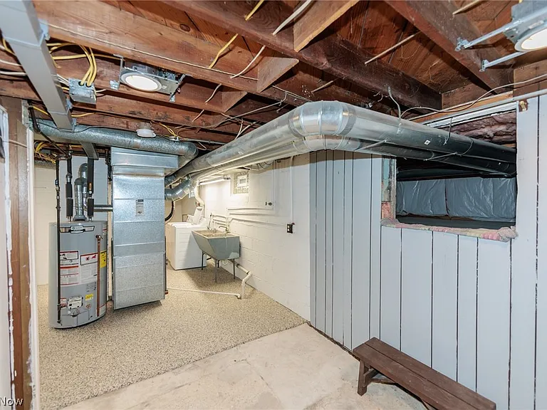 7381 Portage St — Photo 37